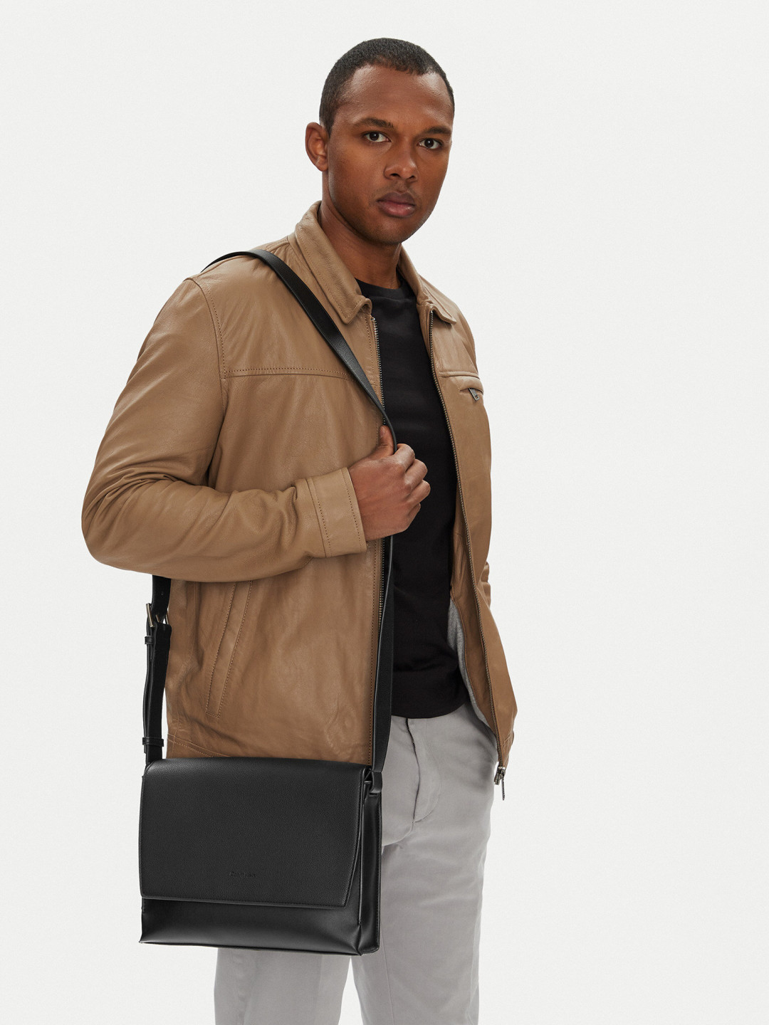 Calvin Klein Brašna Micro Pebble Messenger 27 LV04D3034G Černá